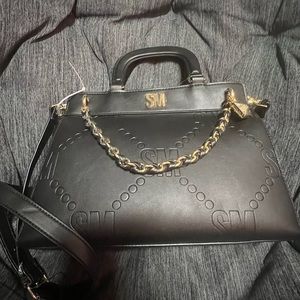 I’m selling a black Steve Madden purse with a very cute gold chain!